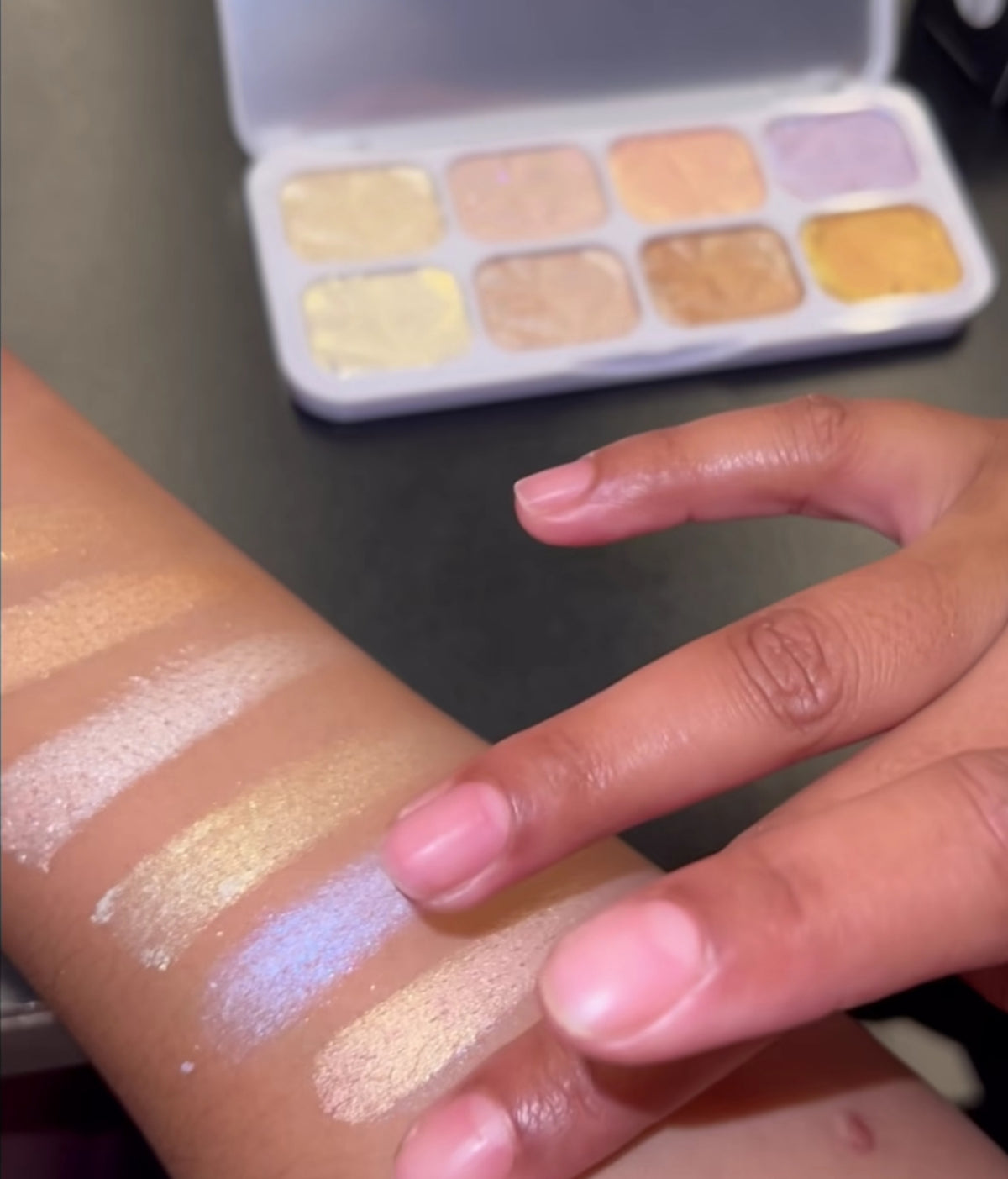 MB COSMETICS AMSTERDAM HIGHLIGHTER PALLETTE