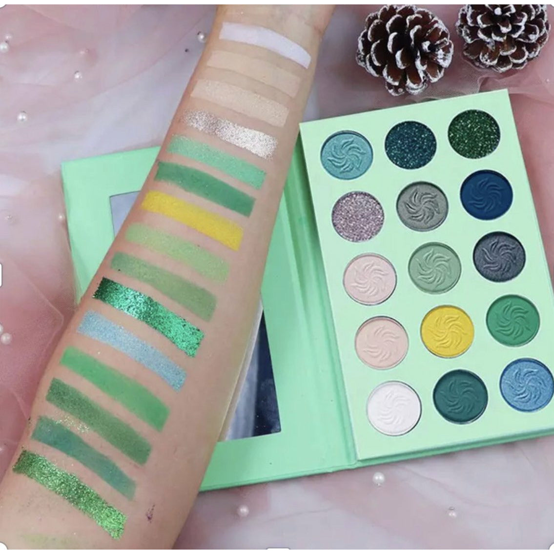 MB COSMETICS AMSTERDAM 15 COLOR EYE SHADOW PALLETTE